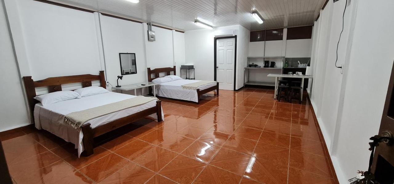 Sleep&Go! Cabina Cuadruple En Siquirres Centro - And Rafting Tour! Siqurres Da Alegria Экстерьер фото