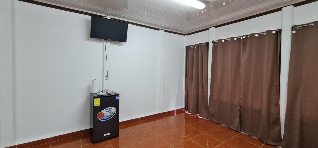 Sleep&Go! Cabina Cuadruple En Siquirres Centro - And Rafting Tour! Siqurres Da Alegria Экстерьер фото
