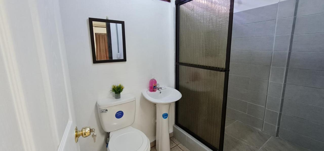 Sleep&Go! Cabina Cuadruple En Siquirres Centro - And Rafting Tour! Siqurres Da Alegria Экстерьер фото