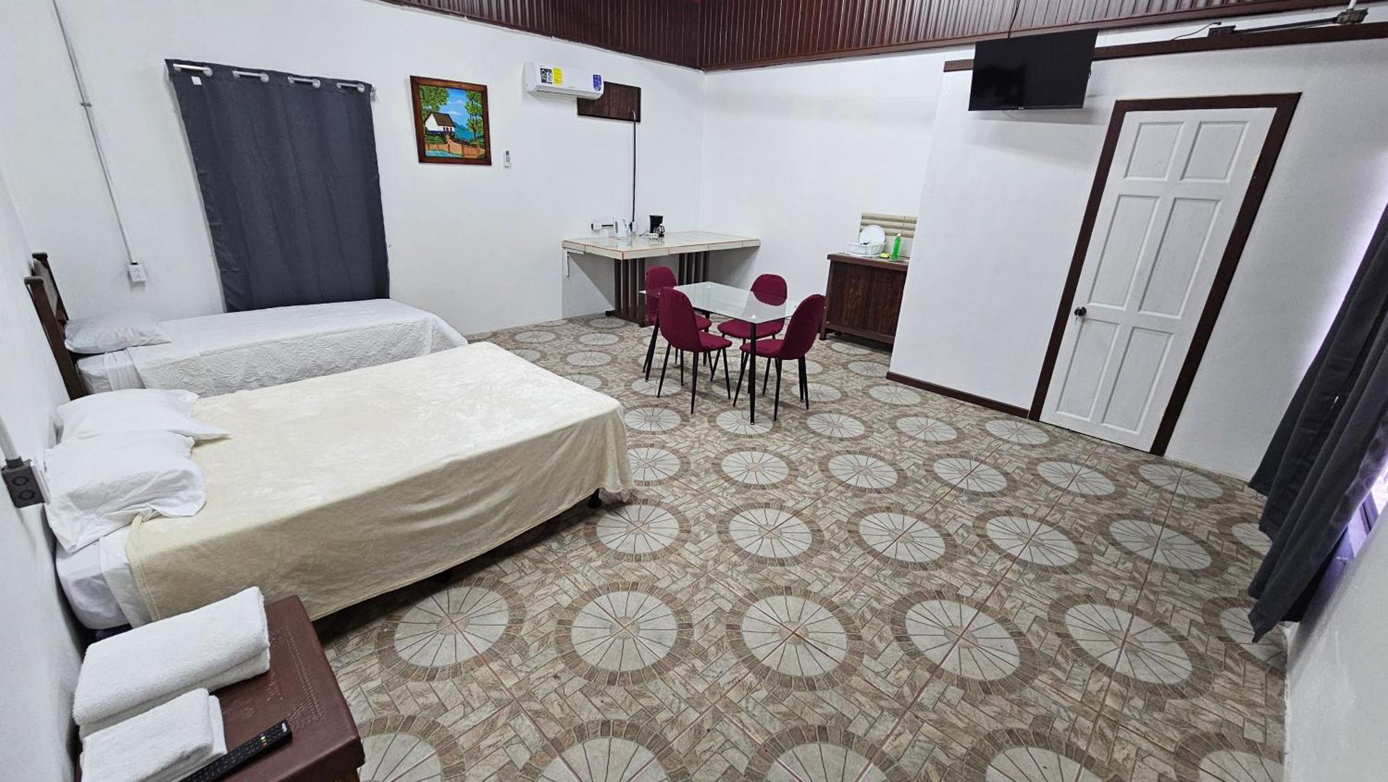 Sleep&Go! Cabina Cuadruple En Siquirres Centro - And Rafting Tour! Siqurres Da Alegria Экстерьер фото